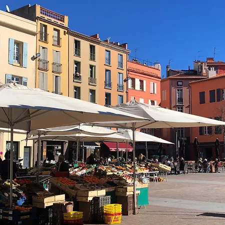 Au Pied Du Palais * Perpignano